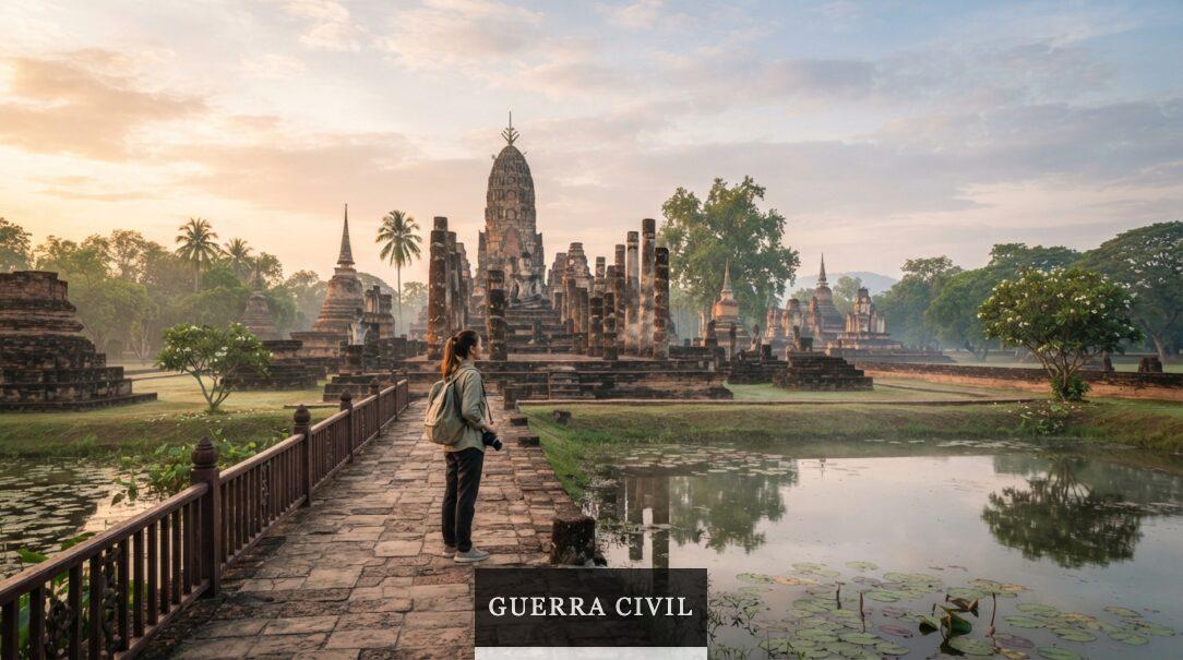 Viajero contemplando templos antiguos en una ruta cultural por Tailandia